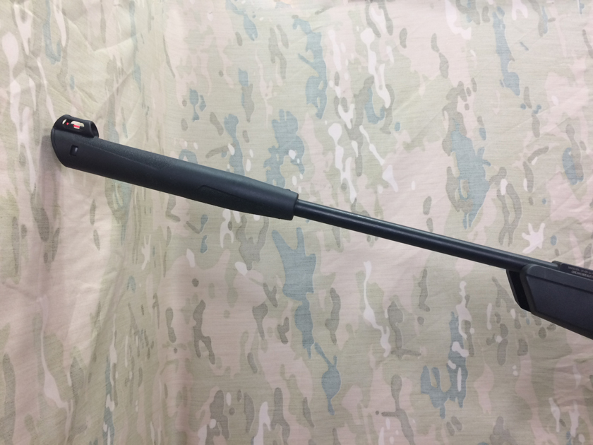تفنگ بادی نیتروپیستون کرال ان 05 در حد آکبند بسیار تمیز همراه با دوربین و کیف